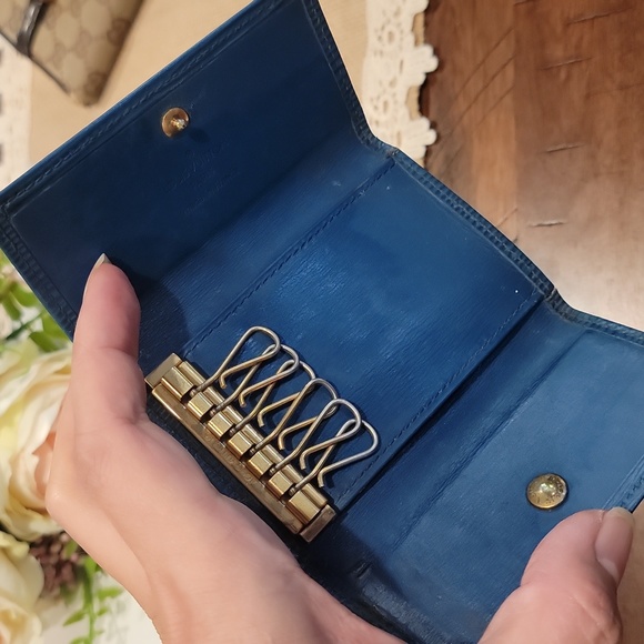 Authentic Louis Vuitton key case - Picture 5 of 8